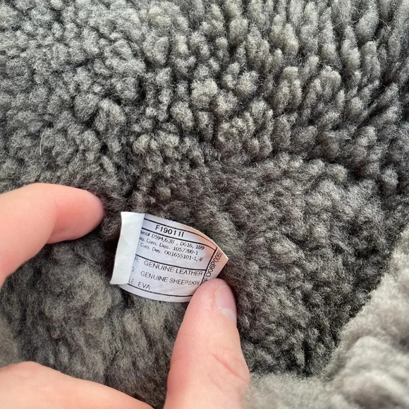 UGG Bailey Button Triplet II Gray Shearling boot - Picture 4 of 8